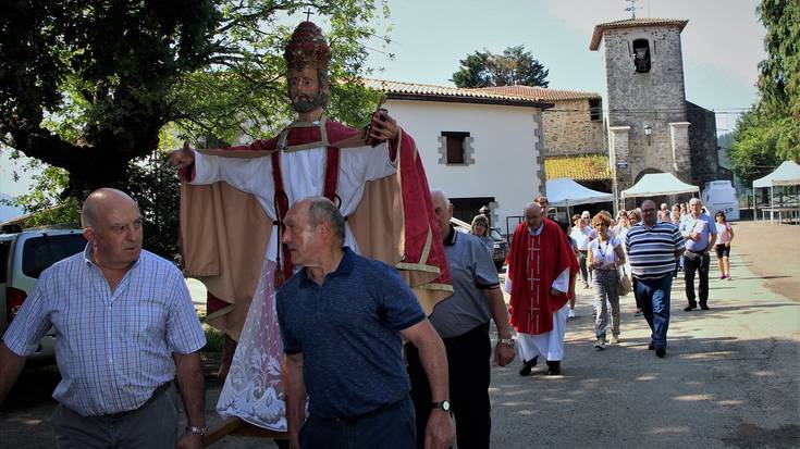 Prozesioan atera dute San Pedro Idotorben