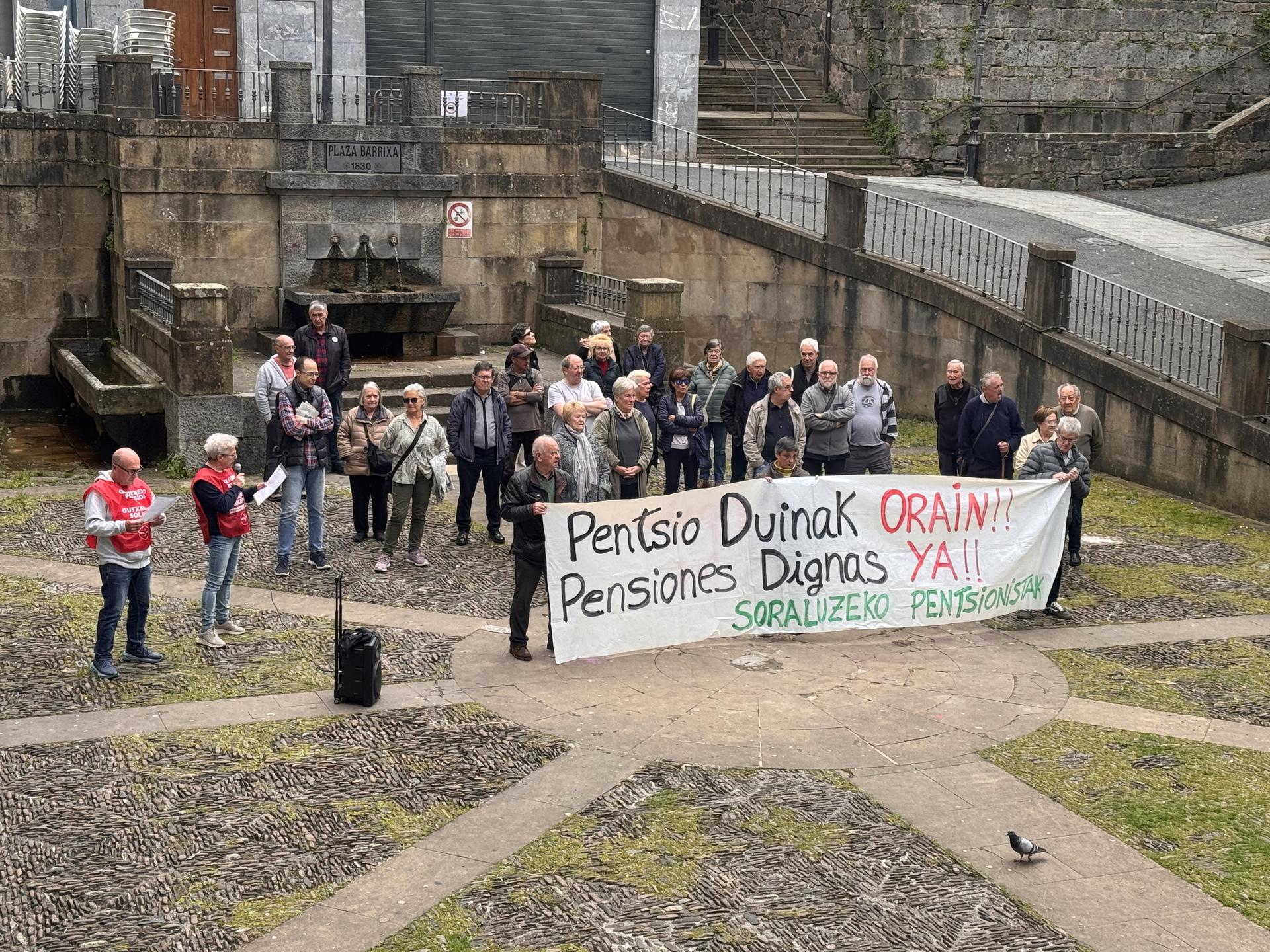 Pentsioen osagarritasunaz batera, “gerraren kontura etekin eskandalagarriak lortzen ari direnei zergak igotzea” eskatu dute