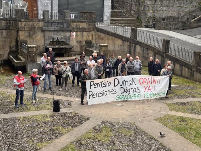 Pentsioen osagarritasunaz batera, “gerraren kontura etekin eskandalagarriak lortzen ari direnei zergak igotzea” eskatu dute