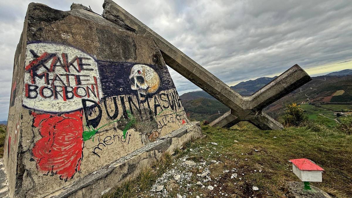 Morkaikoko gurutzea bota dute bart