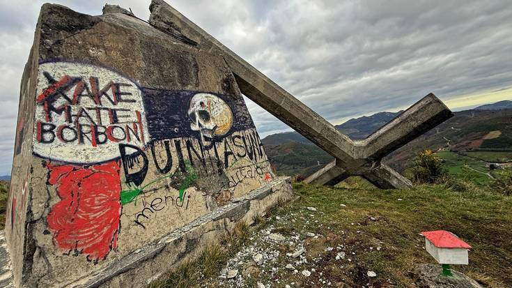 Morkaikoko gurutzea bota dute bart