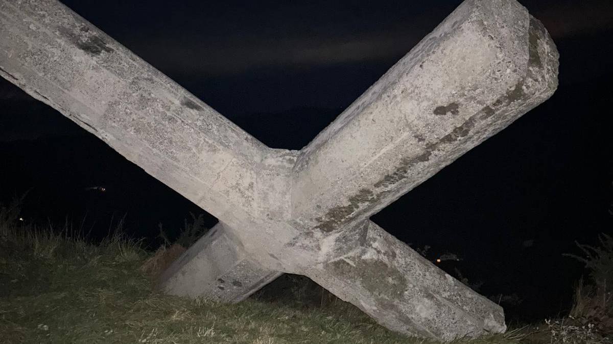 Morkaikoko gurutzea bota dute bart