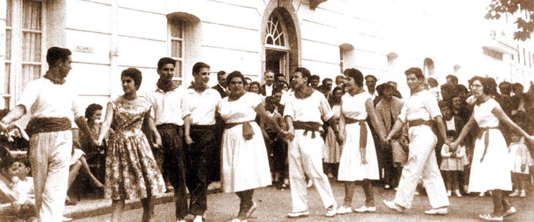 San Joanak: oilaskoa jateko ohitura eta 'San Juan portaletaña' abestia
