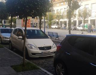 Herriko Enparantzan trafikoari jarritako mugak mantendu egingo ditu Mendaroko Udalak