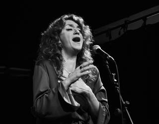 Bizitza darien jotak kantatu zituen Carmen Paris jotera handiak