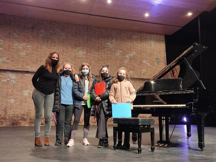 Musika Eskolako pianojoleak Arrasateko Amaia Antzokian