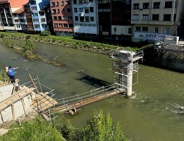 Zapatuan jarriko dute ibai gaineko pasabidea Urazandi zubia berritzeko lanen barruan