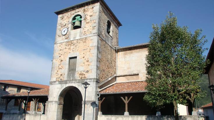 Aste Santuko eliz-ospakizunen berri eman du Mendaroko parrokoak