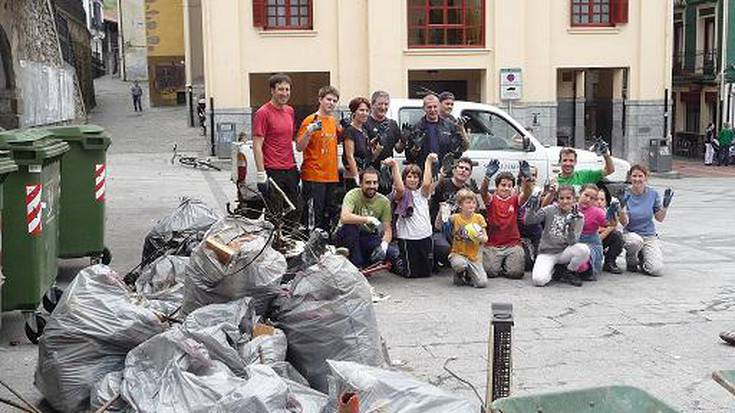 Deba ibaia auzolanean garbitzeko hitzordua zehaztu dute zapaturako, 10:00etatik aurrera