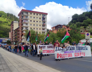 Manifestaziora batzeko deia: "Historian lehen aldiz genozidio bat ikusten ari gara zuzenean"