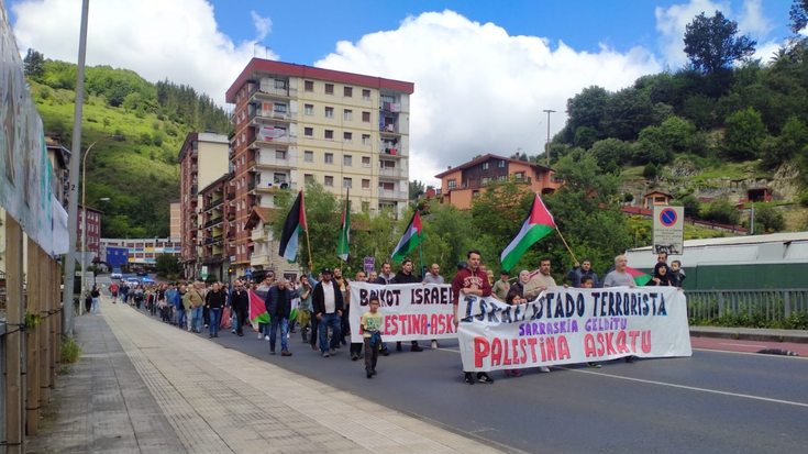 Manifestaziora batzeko deia: "Historian lehen aldiz genozidio bat ikusten ari gara zuzenean"