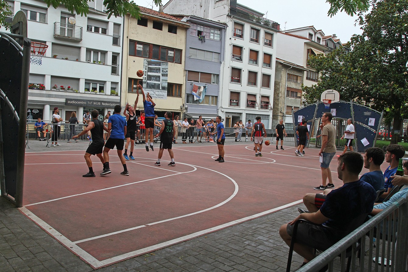 Dinamo Kalimotxok irabazi du estreinako 3x3 saskibaloi txapelketa