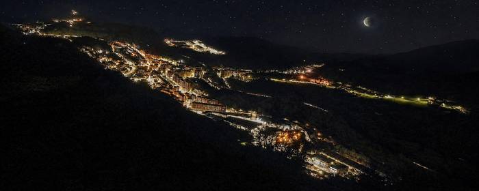 Argiak distira iluntasunean