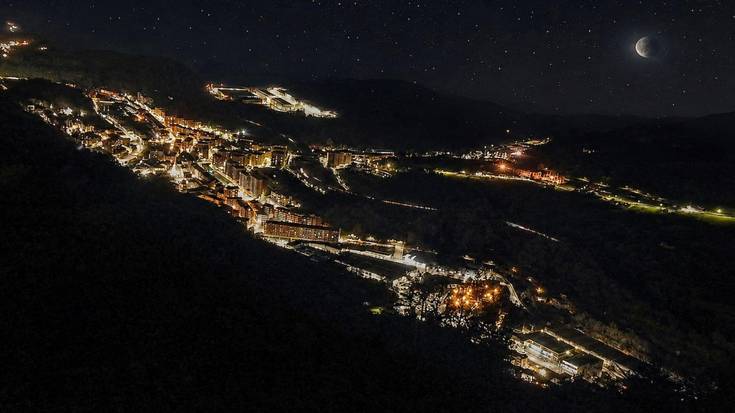 Argiak distira iluntasunean