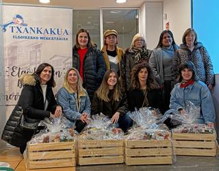 Sarituek jaso dituzte Txankakuak zozkatu dituen produktuz beteriko zazpi saskiak