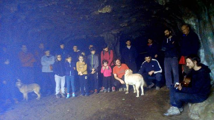 ‘Motxailak’ jai-giroan ibili ziren Mendaron