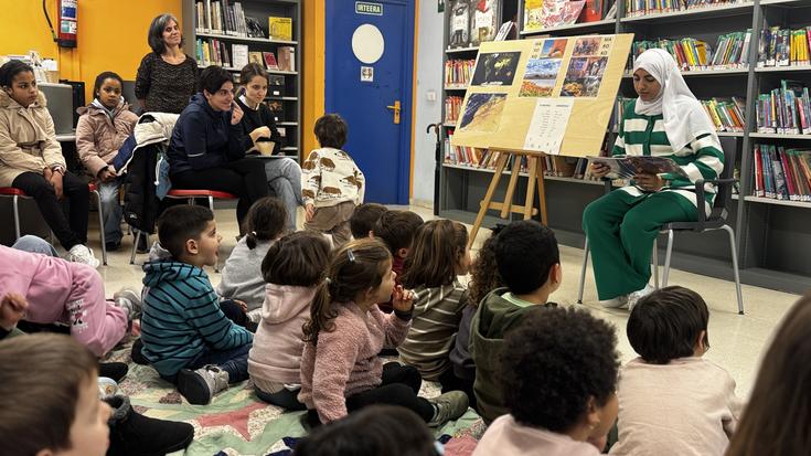 Munduko Ipuin Ziklo Herritarraren lehen kontakizuna, dotore