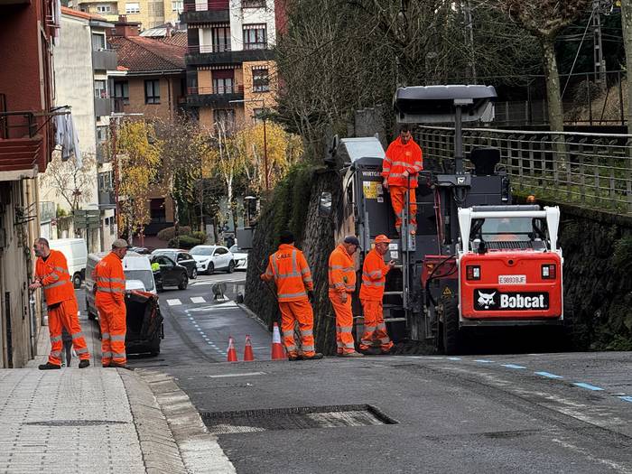 Hainbat kale asfaltatzeko lanak hasi dituzte Elgoibarren