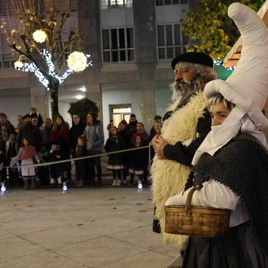 Olentzero eta Mari Domingiri ongietorria Mendaron