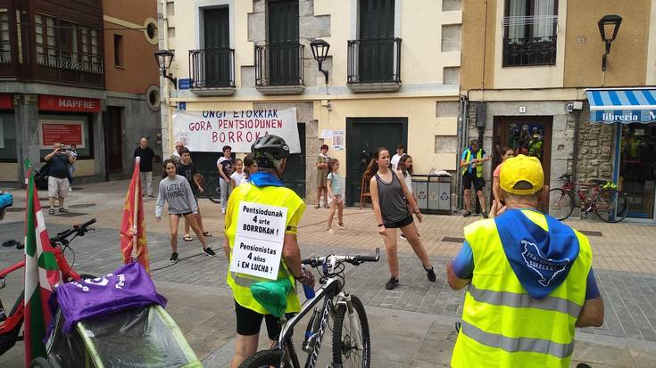 Donostian emango diote bihar amaiera pentsiodunek beren eskubideak aldarrikatzeko bizikleta martxari