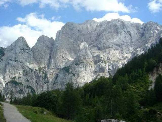 Eslovenian daude Alpe Juliotarrak.