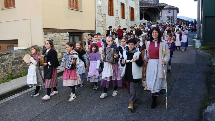 Santa Ageda bezpera egunez, kantura eta eskera irtengo dira bihar Mendaroko eskola-umeak