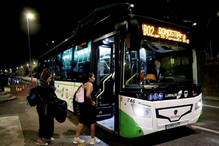 Elgoibar eta Donostia lotzen dituen autobus zerbitzua indartu dute
