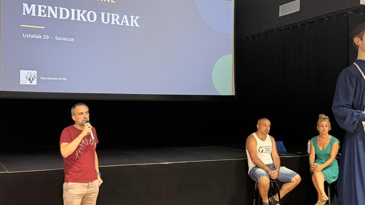Mendiko urak kontrolatzeko ezarri nahi duten sistemaren “bidegabekeriak” ezinegon eta desadostasun handia eragin du baserritarren artean