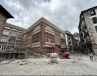 Abuztuaren 31n hasiko dituzte merkatu plaza eraisteko lanak