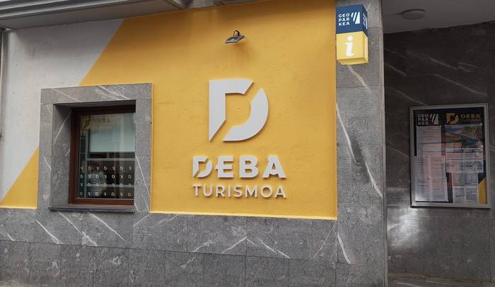 Udako ordutegia ezarri dute Debako turismo bulegoan