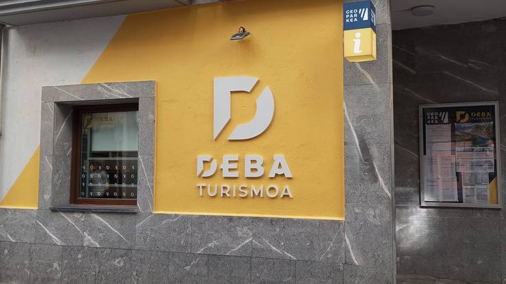 Udako ordutegia ezarri dute Debako turismo bulegoan