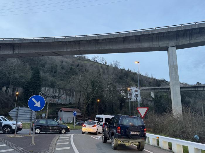 Pertsona bat hil da Maltzagan autopistako zubibidetik jausita