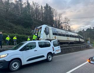 Tren batek matxura izan du eta geldirik dago Altzolako tunelean