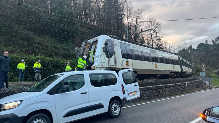 Tren batek matxura izan du eta geldirik dago Altzolako tunelean
