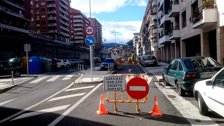Trenbide kalea itxita egongo da pare bat astez, Aita Agirreko obrengatik