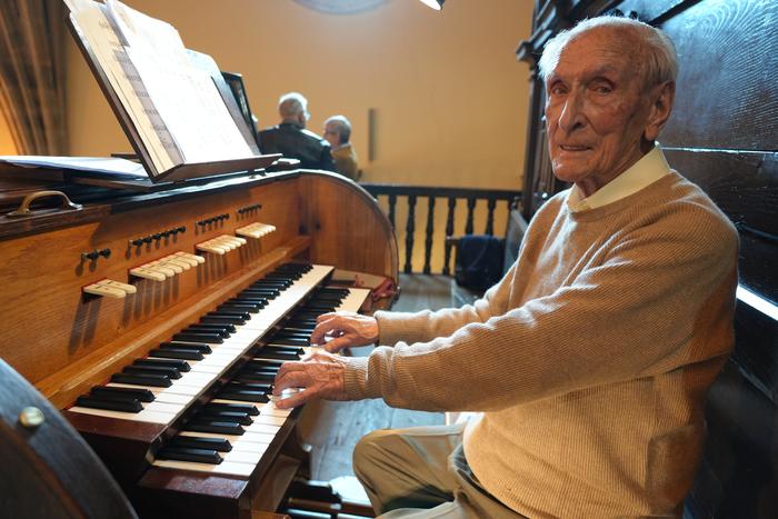 Juan Mari Aizpurua organistari omenaldia