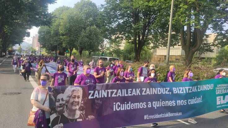 Egoitzen finantzazio ia osoa publikoa izan arren, egoitzen bi herenek irabazteko asmoa dutela salatu zuten