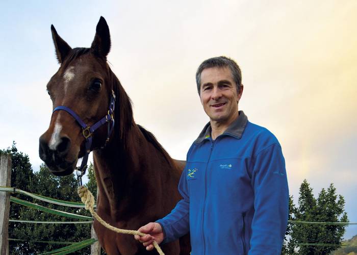 Iñigo Arrizabalaga: “Qatargo Al Shahania Stud talde ezagunarentzat lan egiten zuen entrenatzaile batek begiz jo ninduen”