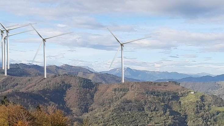 “Alegazio erraldoia" aurkeztu nahi dute Basalgoko zentral eolikoaren kontra