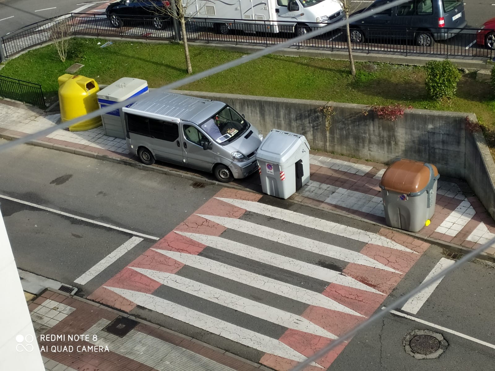 Espaloian oinezkoendako leku barik