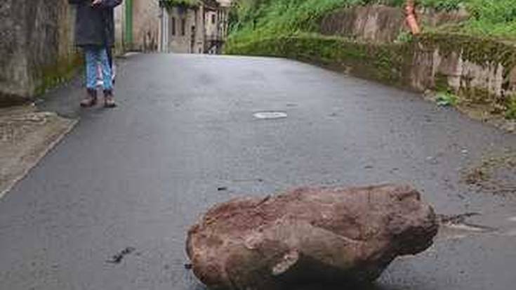 250-300 bat kiloko harritzarra jausi da Oleako aldaparen gaineko aldera