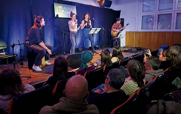 "Euskeraz Bageraren egitaraua osatzeko proposamenik bai?"