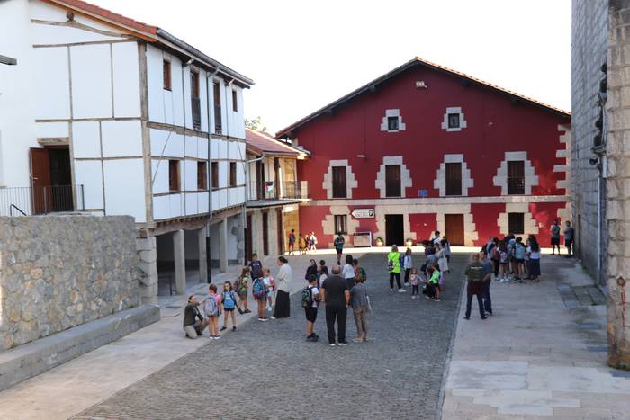 Ate irekien jardunaldia Itziarko eskola berrian