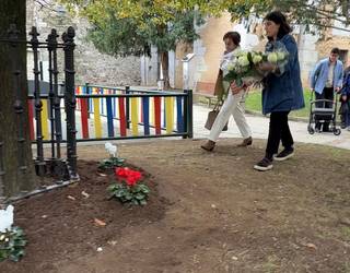 Askotariko indarkerien biktimak omentzeko ekitaldia egin dute Giza Eskubideen parkean