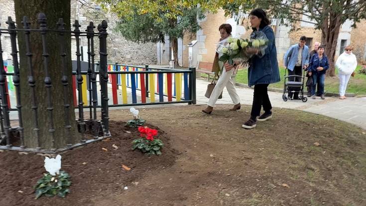 Askotariko indarkerien biktimak omentzeko ekitaldia egin dute Giza Eskubideen parkean