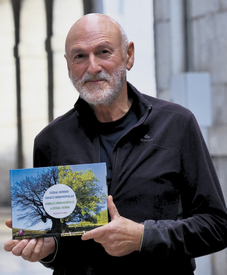 Vicente Guinea: "Nire bi pasio batu ditut liburu honetan: natura eta argazkilaritza"