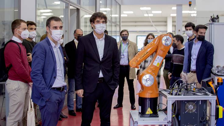 Urtero 200 profesional inguru prestatuko dituen IIoT Gaitasun Zentroa aurkeztu zuten