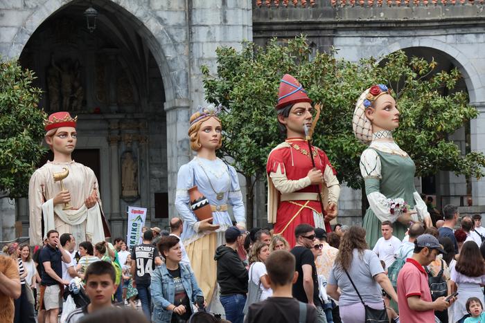 Markina, Iruña eta Bergarako erraldoiek hartuko dute parte erraldoien topaketan