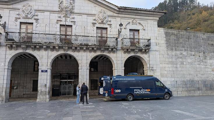 NANa eta pasaporteak egiteko bulego ibiltaria Soraluzerako ez eskatzea deitoratu du PSE-EEk