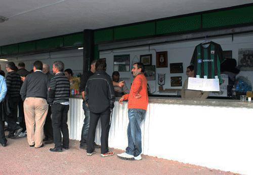 Futbol zelaiko taberna alokairuan ipiniko du Sorako zuzendaritzak, bere kargu ezin eginda